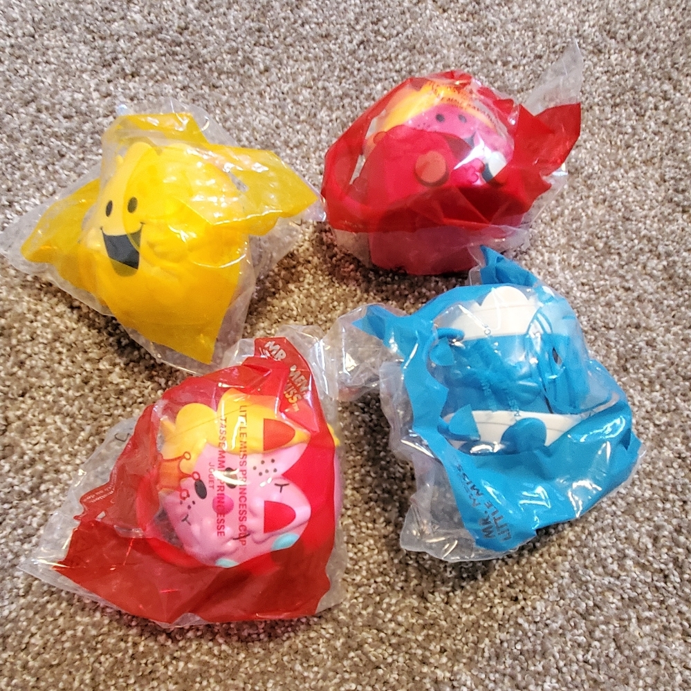 6/$30 😀🤕☎️  4 BNIB little miss and kister men mcdonalds cups